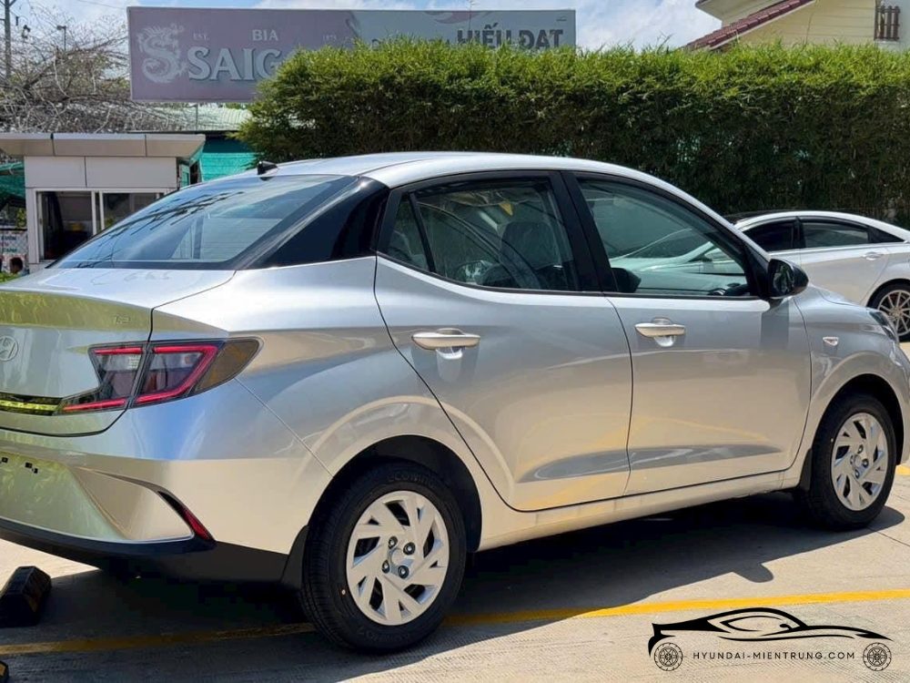 Hình ảnh xe Hyundai Grand I10 Sedan MT màu Bạc 2025