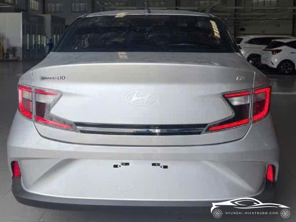 Hình ảnh xe Hyundai Grand I10 Sedan MT màu Bạc 2025