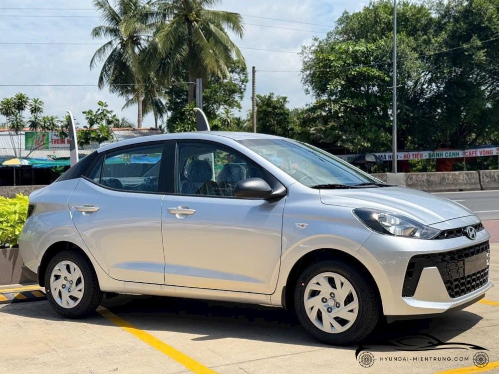 Hình ảnh xe Hyundai Grand I10 Sedan MT màu Bạc 2025