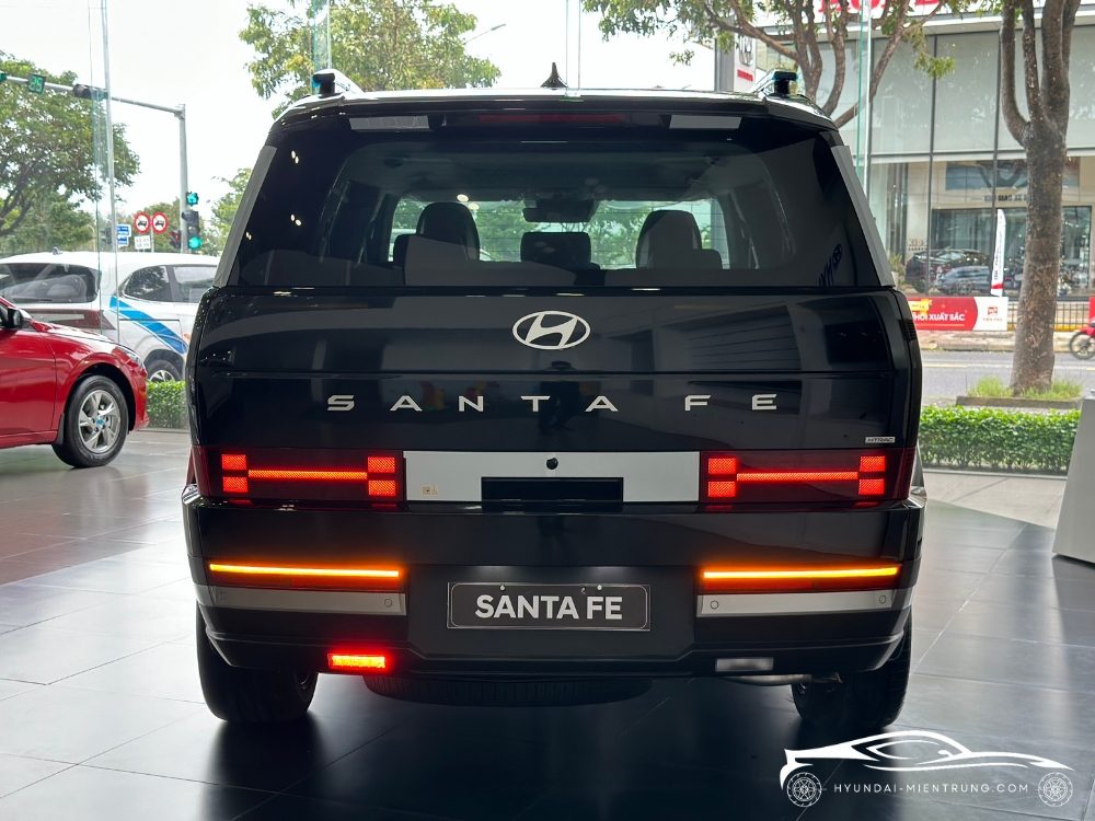 Hình ảnh xe Hyundai SantaFe Prestige màu Đen 2025