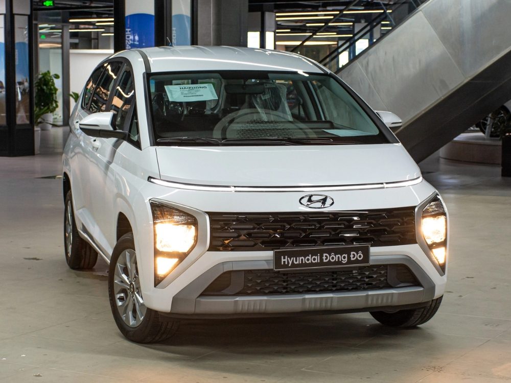 Hình ảnh ngoại thất xe Hyundai Stargazer Tiêu Chuẩn màu Trắng 2025