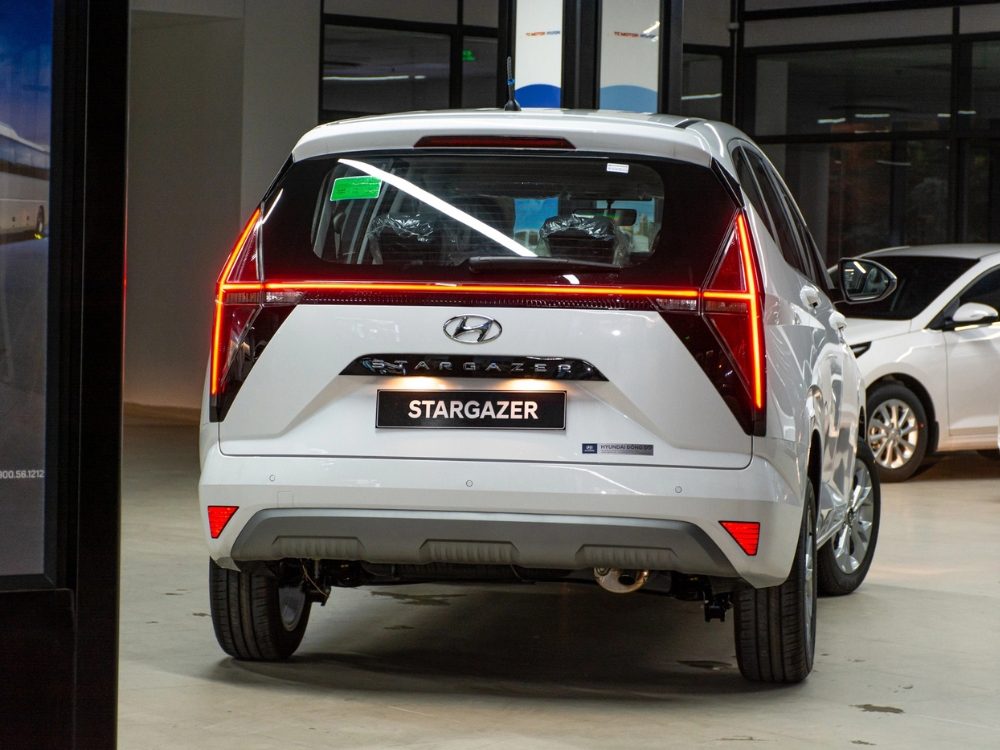 Hình ảnh ngoại thất xe Hyundai Stargazer Tiêu Chuẩn màu Trắng 2025