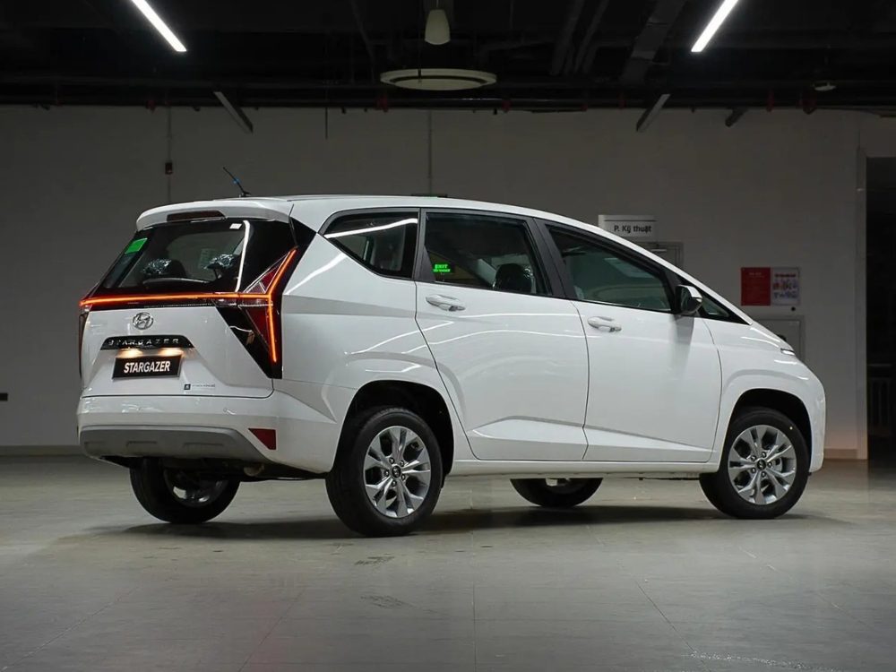 Hình ảnh ngoại thất xe Hyundai Stargazer Tiêu Chuẩn màu Trắng 2025