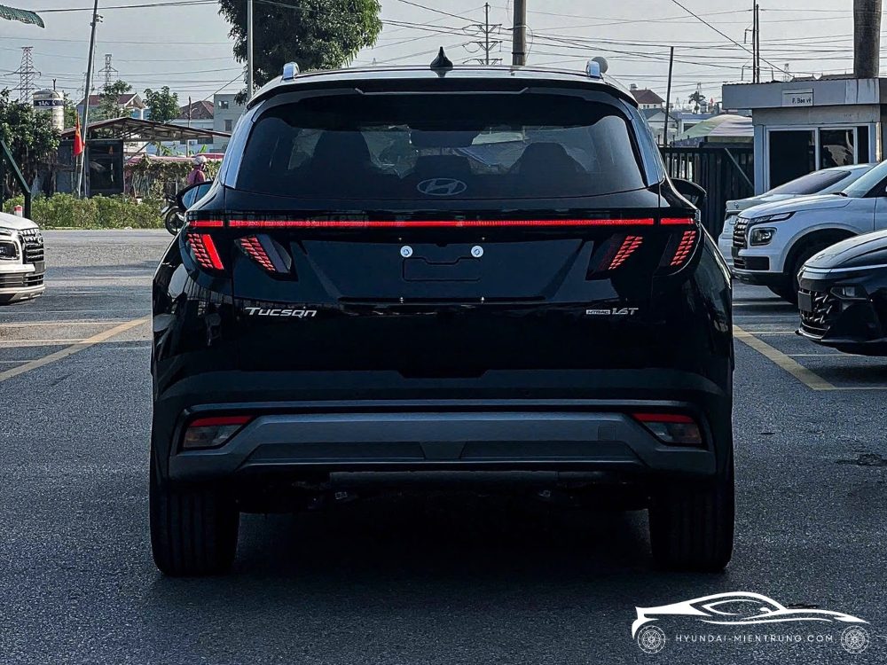 Hình ảnh xe Hyundai Tucson Turbo màu Đen 2025