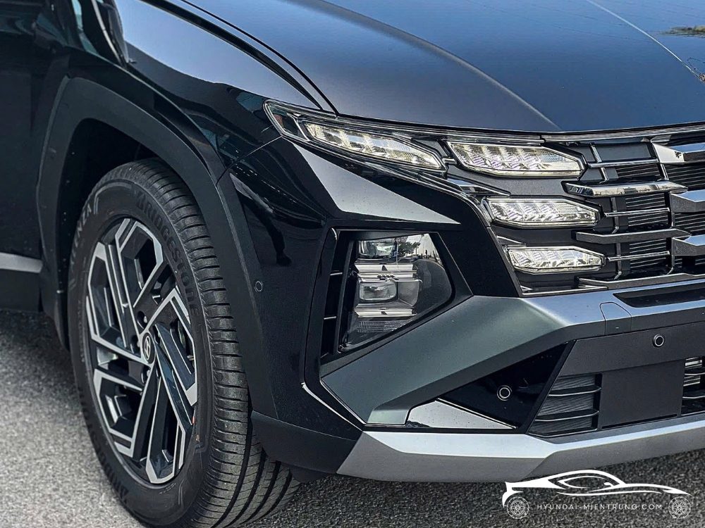 Hình ảnh xe Hyundai Tucson Turbo màu Đen 2025
