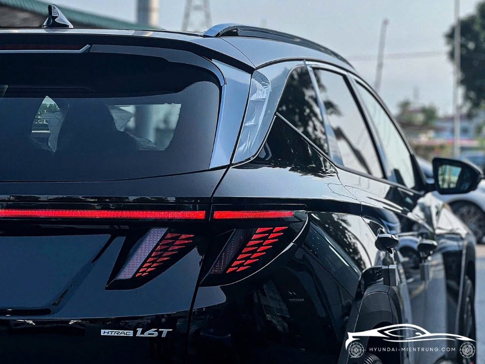 Hình ảnh xe Hyundai Tucson Turbo màu Đen 2025