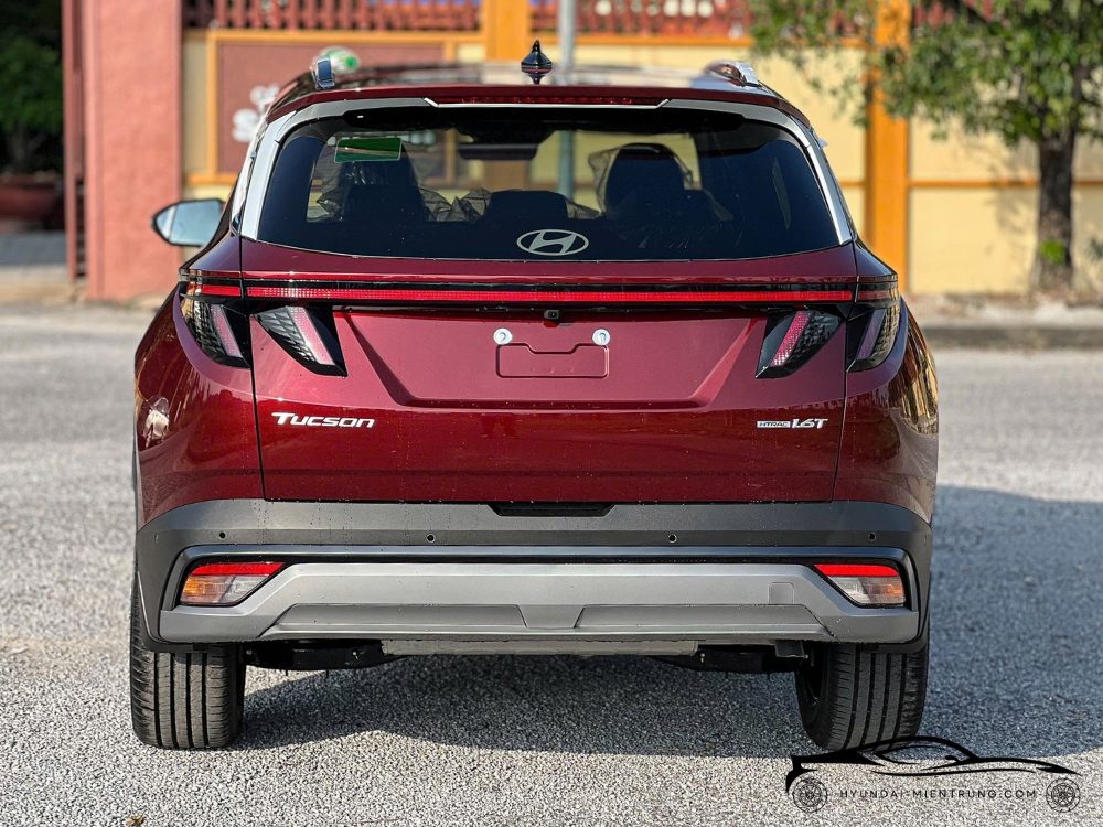 Hình ảnh xe Hyundai Tucson Turbo màu Đỏ Đô 2025