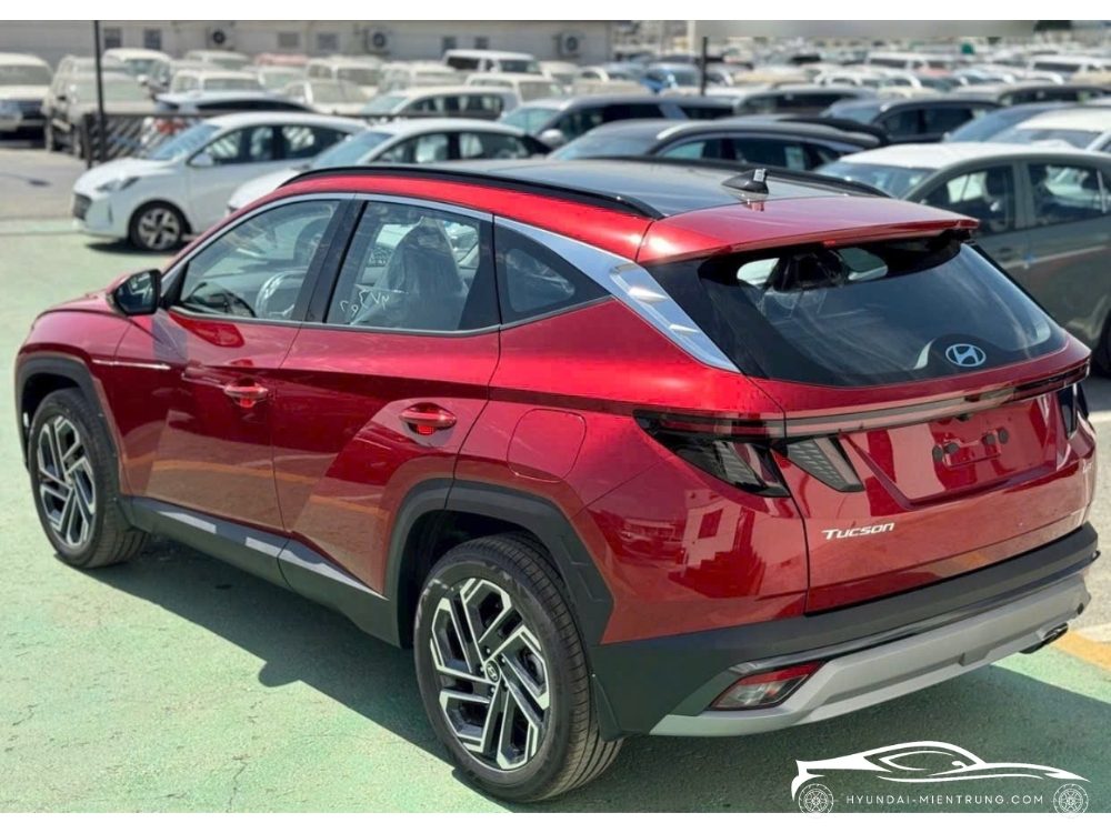 Hình ảnh xe Hyundai Tucson Turbo màu Đỏ Đô 2025