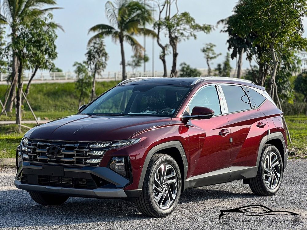 Hình ảnh xe Hyundai Tucson Turbo màu Đỏ Đô 2025