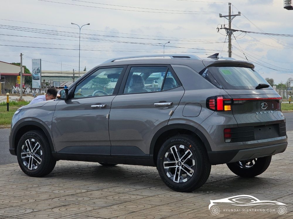 Hình ảnh xe Hyundai Venue Đặc Biệt màu Xám Kim Loại 2025