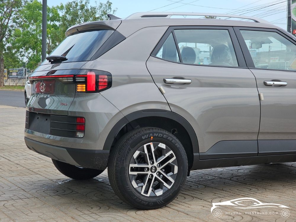 Hình ảnh xe Hyundai Venue Đặc Biệt màu Xám Kim Loại 2025