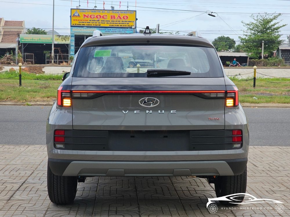 Hình ảnh xe Hyundai Venue Đặc Biệt màu Xám Kim Loại 2025