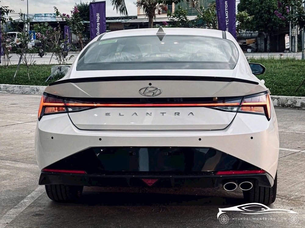 Hình ảnh xe Hyundai Elantra N-Line màu Trắng 2025