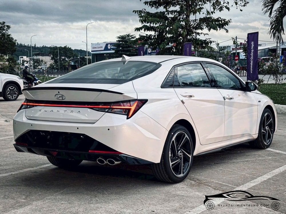 Hình ảnh xe Hyundai Elantra N-Line màu Trắng 2025