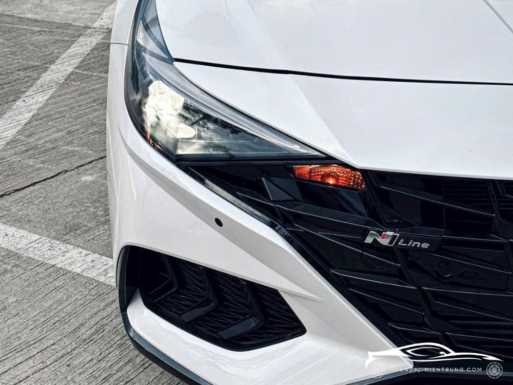 Hình ảnh xe Hyundai Elantra N-Line màu Trắng 2025