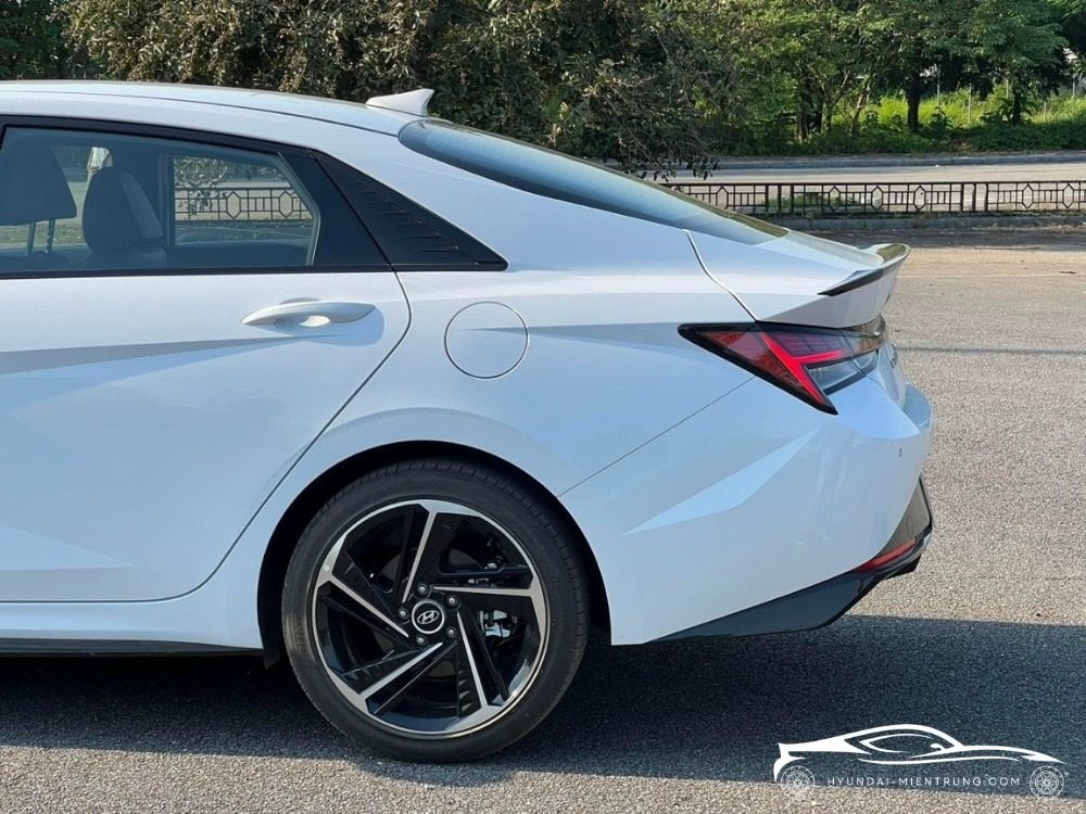 Hình ảnh xe Hyundai Elantra N-Line màu Trắng 2025
