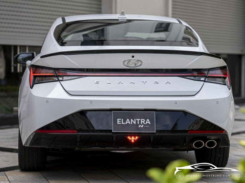 Hình ảnh xe Hyundai Elantra N-Line màu Trắng 2025