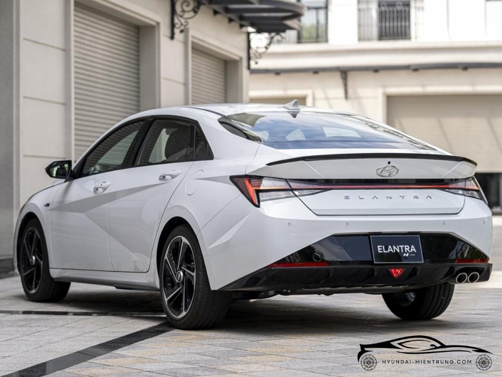 Hình ảnh xe Hyundai Elantra N-Line màu Trắng 2025