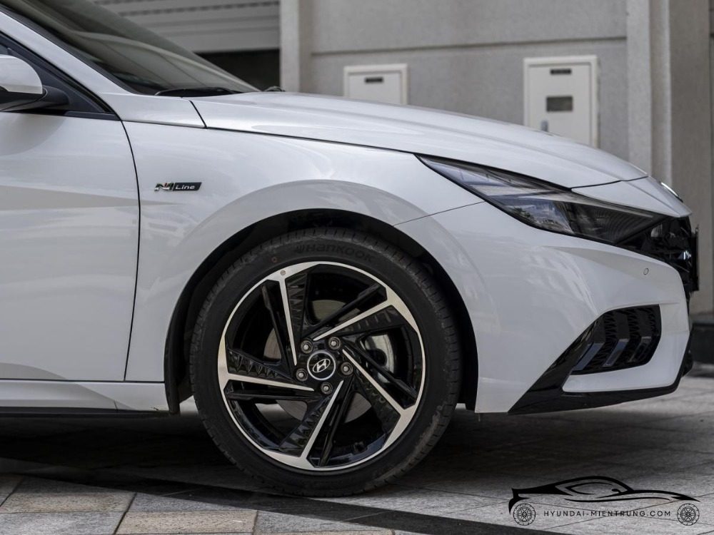 Hình ảnh xe Hyundai Elantra N-Line màu Trắng 2025