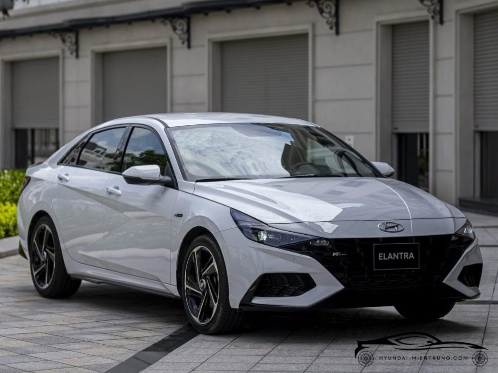 Hình ảnh xe Hyundai Elantra N-Line màu Trắng 2025