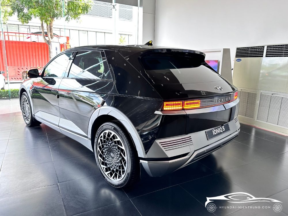 Hình ảnh xe Hyundai Ioniq 5 Prestige màu Đen 2025