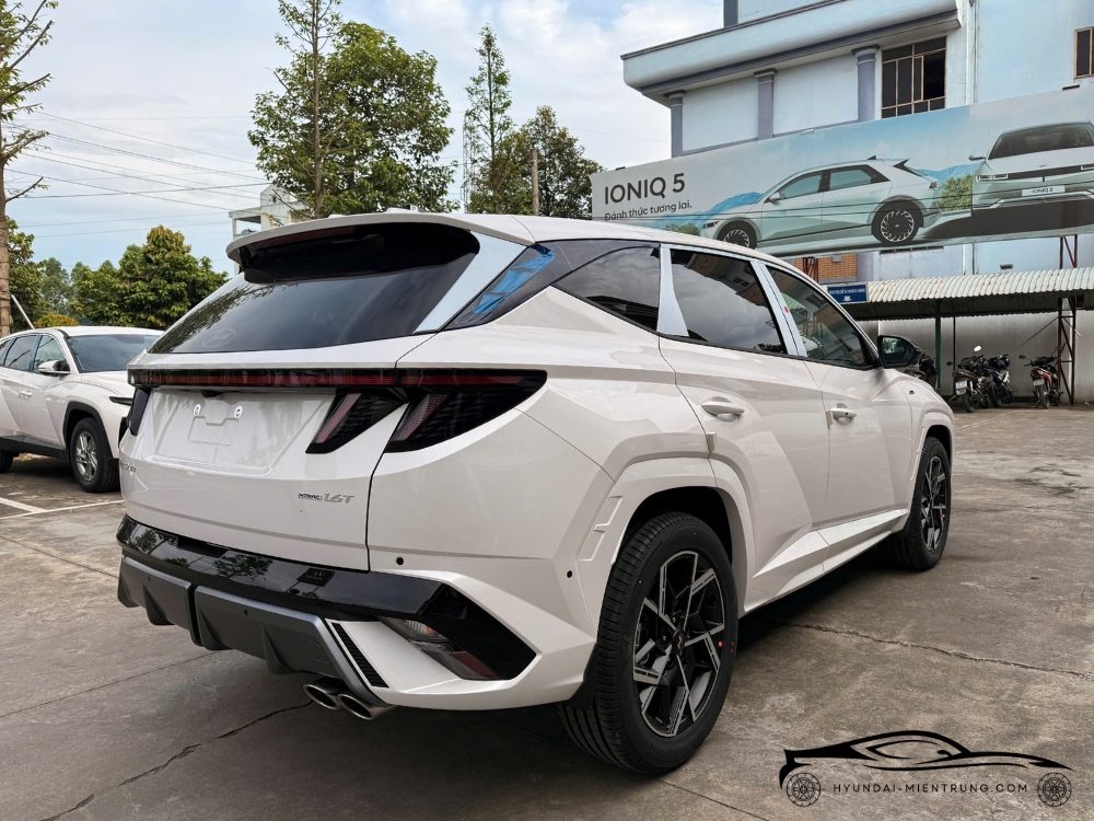 Hình ảnh xe Hyundai Tucson N-Line màu Trắng 2025