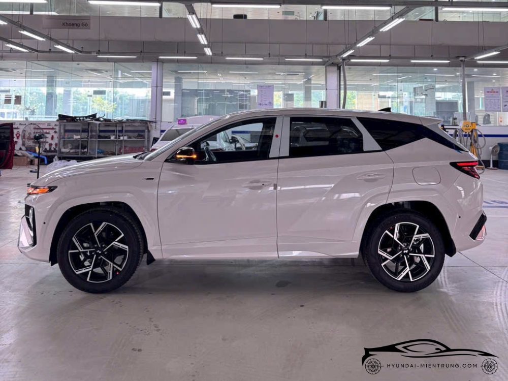 Hình ảnh xe Hyundai Tucson N-Line màu Trắng 2025