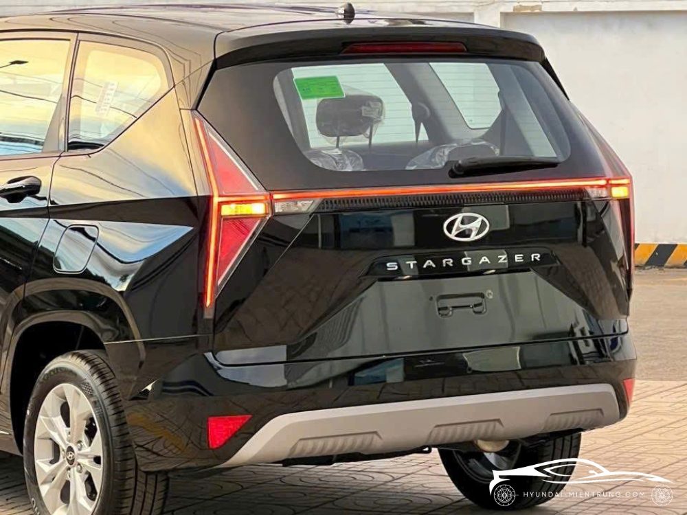 Hình ảnh xe Hyundai Stargazer Tiêu Chuẩn màu Đen 2025