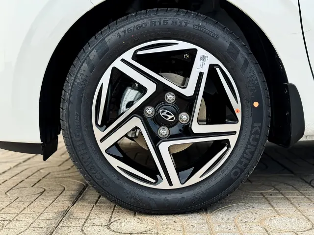 Hyundai Grand i10 Hatchback – ảnh xe hyundai grand i10 hatchback màu trắng