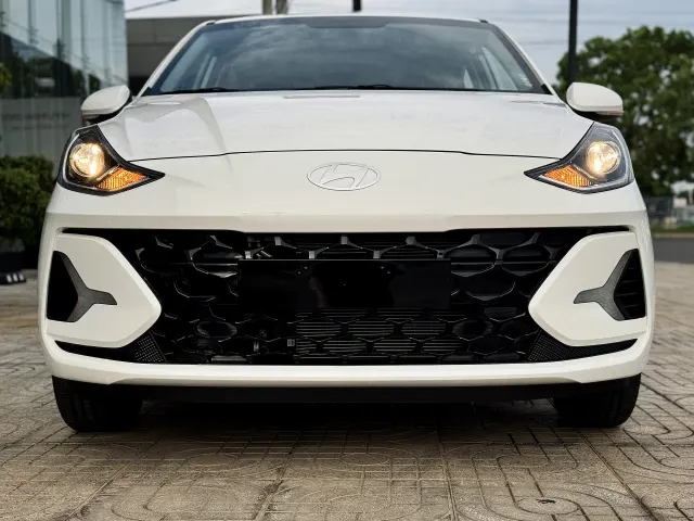Hyundai Grand i10 Hatchback – ảnh xe hyundai grand i10 hatchback màu trắng