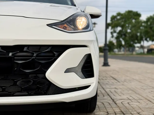 Hyundai Grand i10 Hatchback – ảnh xe hyundai grand i10 hatchback màu trắng