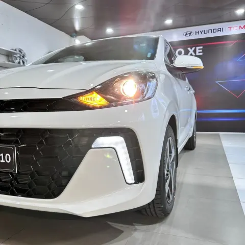 Hyundai Grand i10 Sedan – ảnh xe hyundai grand i10 sedan at màu trắng
