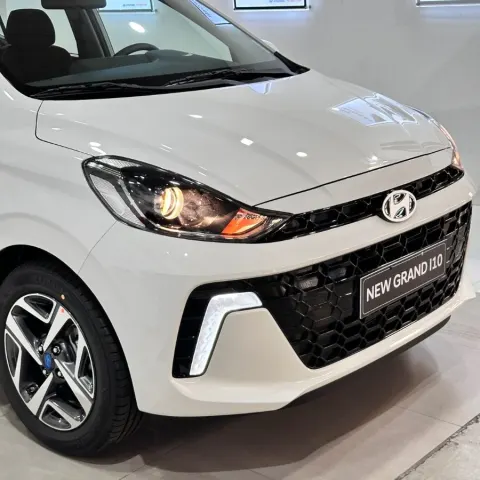 Hyundai Grand i10 Sedan – ảnh xe hyundai grand i10 sedan at màu trắng