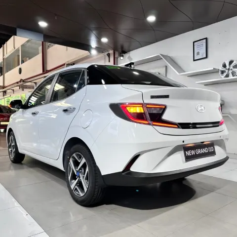 Hyundai Grand i10 Sedan – ảnh xe hyundai grand i10 sedan at màu trắng