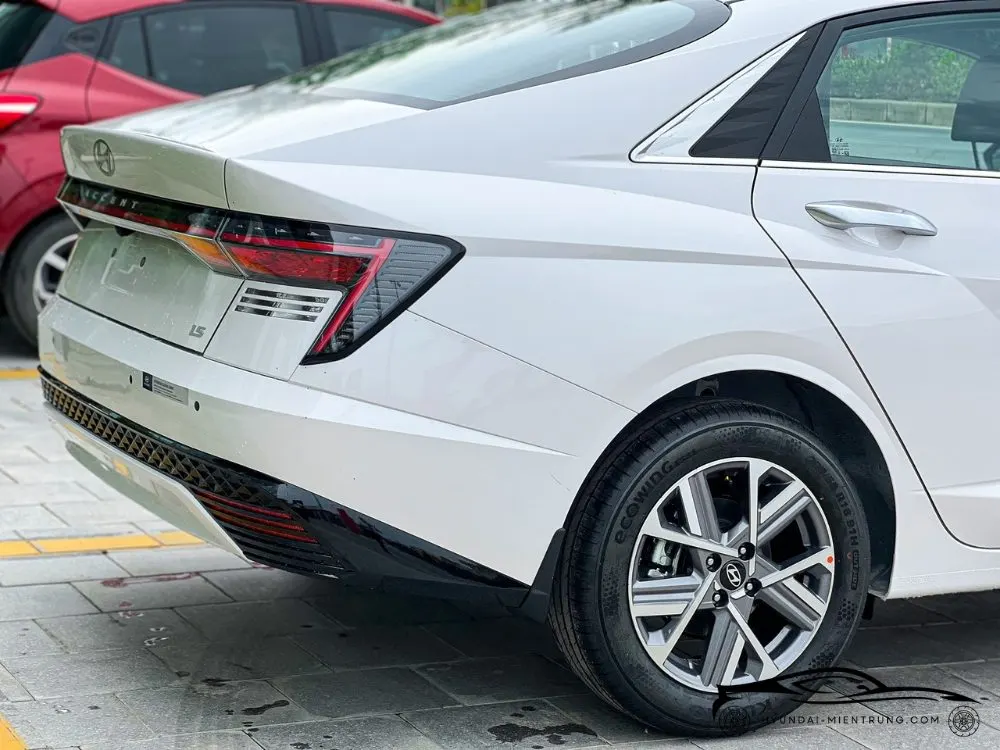 Hình ảnh xe Hyundai Accent AT Cao Cấp màu Trắng 2025