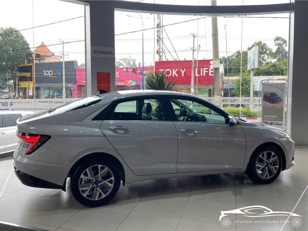 Hình ảnh xe Hyundai Accent AT Cao Cấp màu Bạc 2025