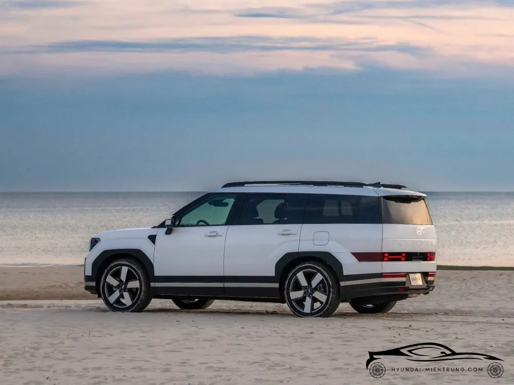 Hình ảnh xe Hyundai SantaFe Prestige màu trắng 2025