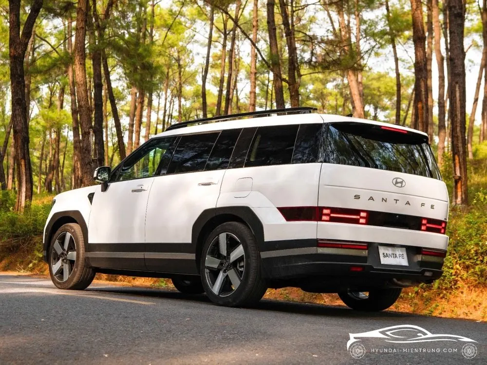 Hình ảnh xe Hyundai SantaFe Prestige màu trắng 2025