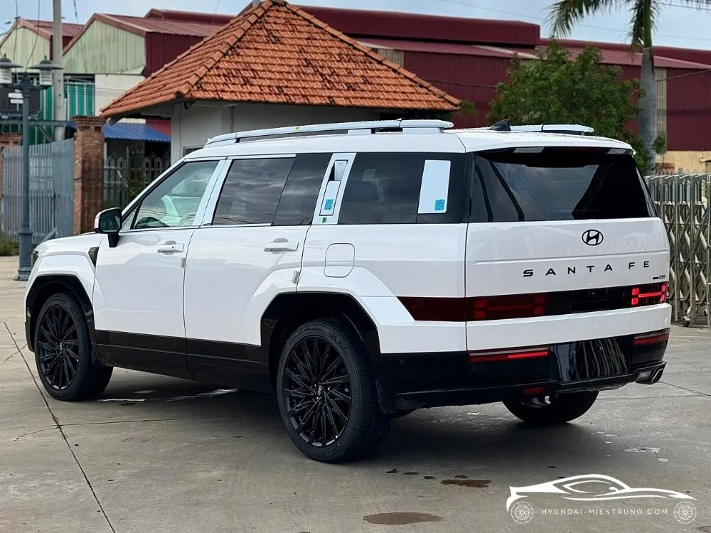 Hình ảnh xe Hyundai SantaFe Calligraphy Turbo màu trắng 2025