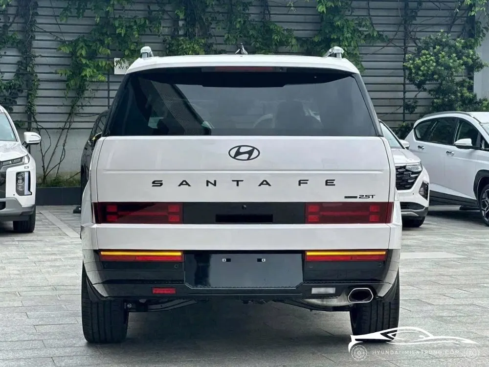 Hình ảnh xe Hyundai SantaFe Calligraphy Turbo màu trắng 2025