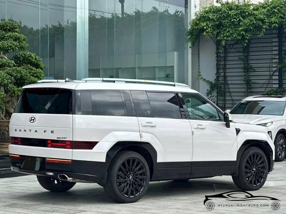 Hình ảnh xe Hyundai SantaFe Calligraphy Turbo màu trắng 2025
