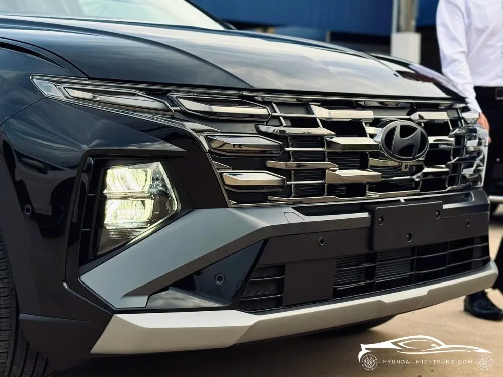 Hình ảnh xe Hyundai Tucson Xăng Đặc Biệt màu Đen 2025