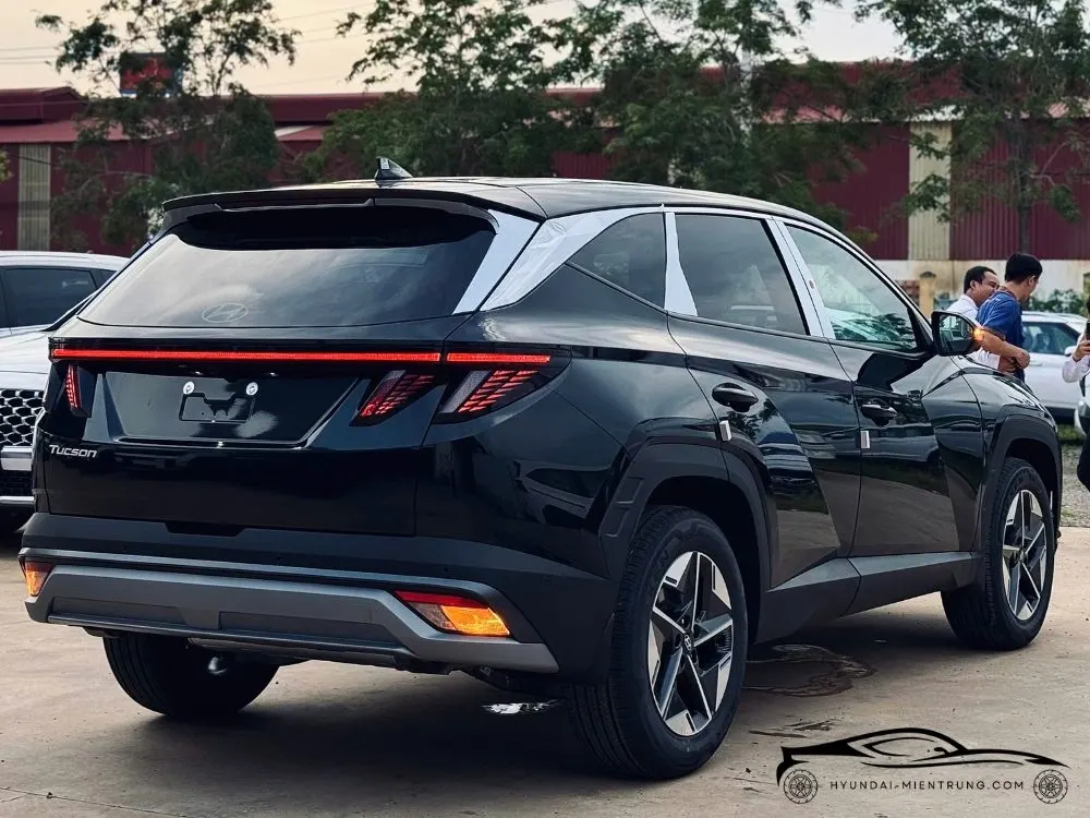 Hình ảnh xe Hyundai Tucson Xăng Đặc Biệt màu Đen 2025
