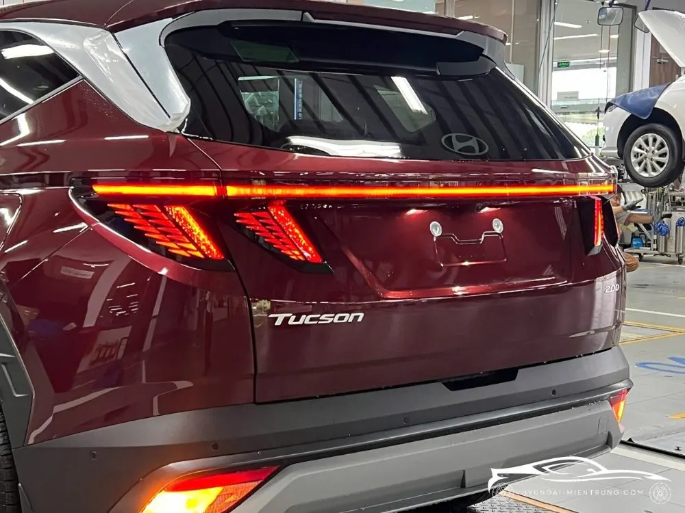 Hình ảnh xe Hyundai Tucson Dầu Đặc Biệt màu Đỏ 2025
