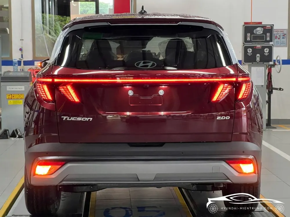 Hình ảnh xe Hyundai Tucson Dầu Đặc Biệt màu Đỏ 2025