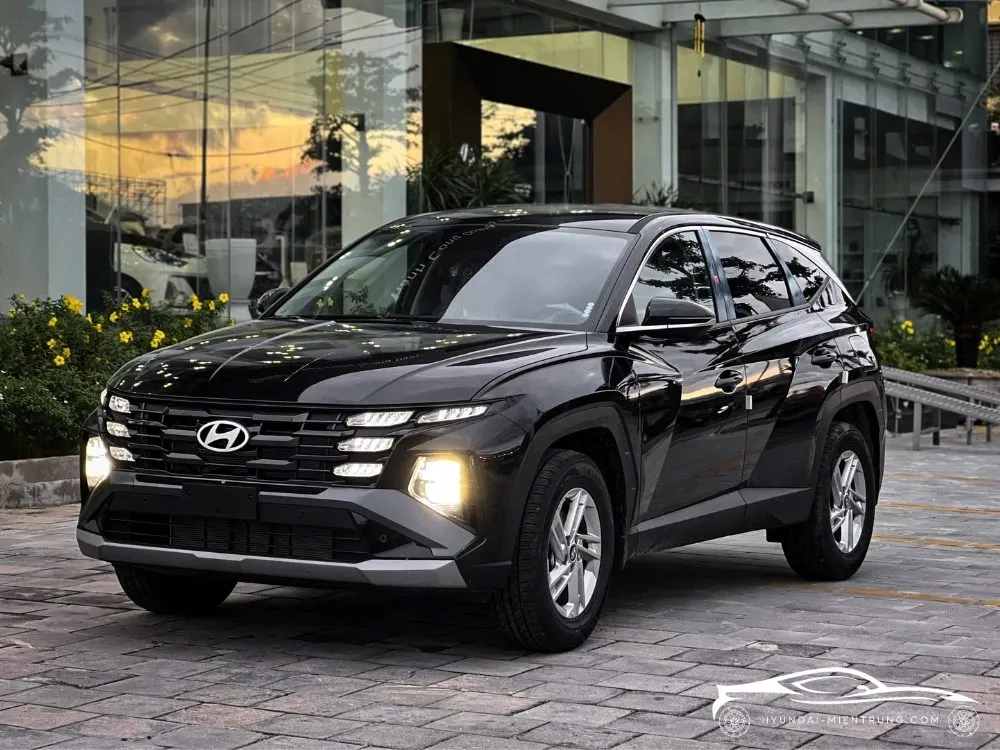 Hình ảnh xe Hyundai Tucson Tiêu Chuẩn màu Trắng 2025