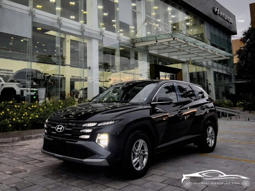Hình ảnh xe Hyundai Tucson Tiêu Chuẩn màu Trắng 2025