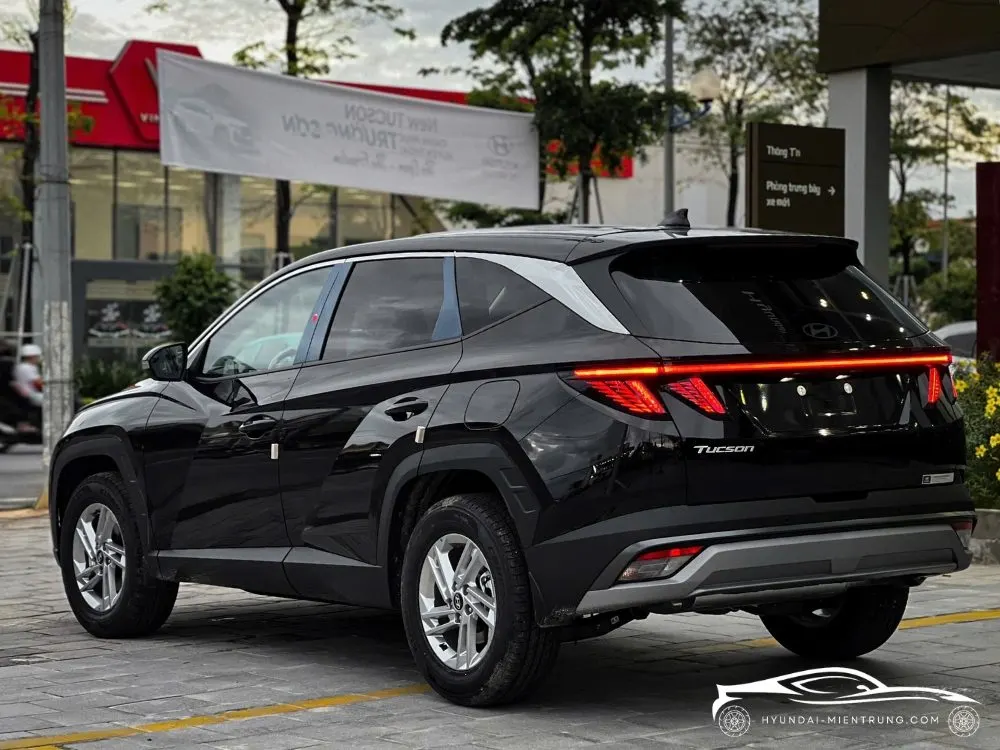 Hình ảnh xe Hyundai Tucson Tiêu Chuẩn màu Trắng 2025