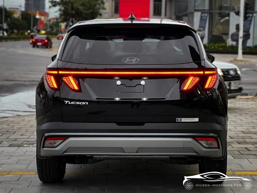 Hình ảnh xe Hyundai Tucson Tiêu Chuẩn màu Trắng 2025