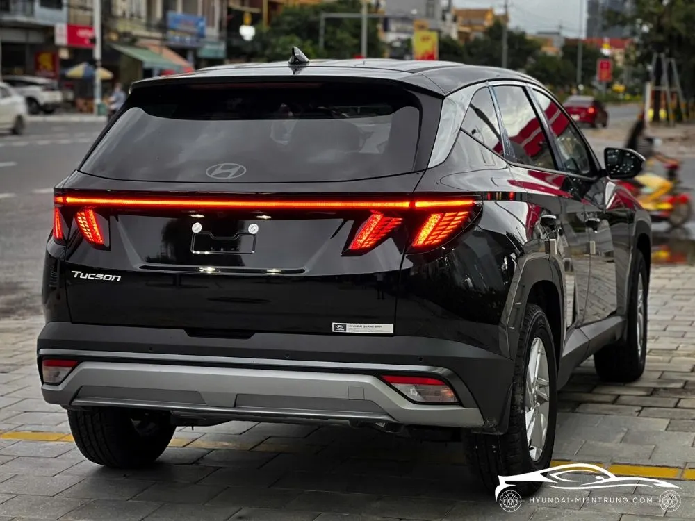 Hình ảnh xe Hyundai Tucson Tiêu Chuẩn màu Trắng 2025